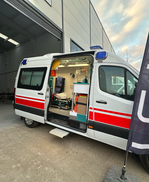 Mercedes-417-inside-14