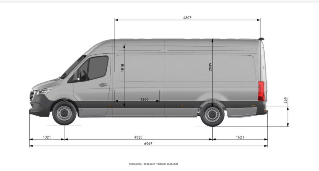 Mercedes 417 CDI Sprinter van ambulance exterior